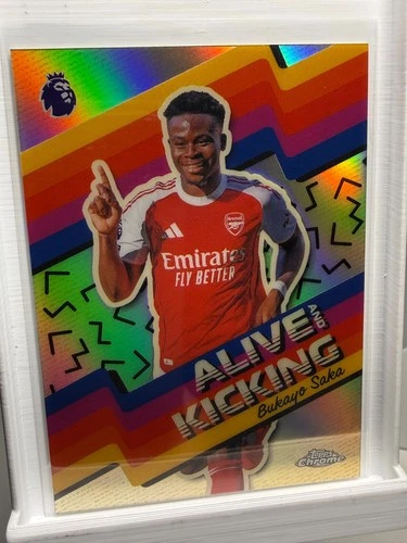 Bukayo Saka 2026 Chrome Refractor soccer card